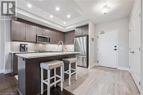 1880 Gordon Street Unit# 809, Guelph, ON - Indoor Photo Showing Kitchen With Upgraded Kitchen
