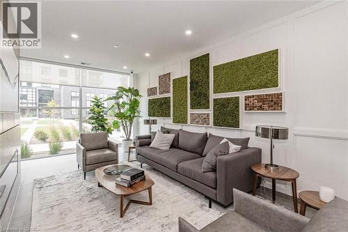 1880 Gordon Street Unit# 809, Guelph, ON - Indoor Photo Showing Living Room