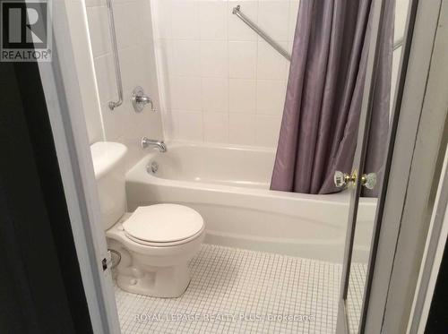 207 - 1100 Caven Street, Mississauga, ON - Indoor Photo Showing Bathroom