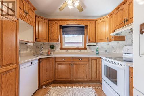 10 Ridgeview Avenue, St. Catharines, ON - Indoor Photo Showing Kitchen