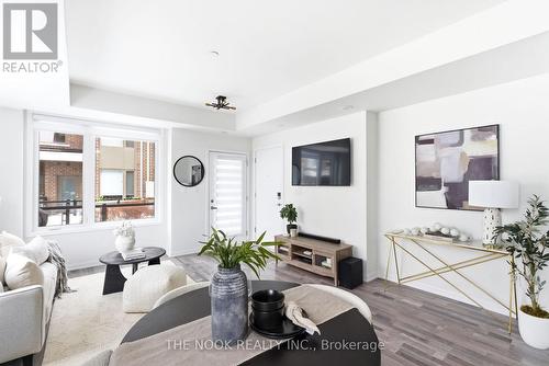 401 - 1460 Whites Road, Pickering (Woodlands), ON - Indoor Photo Showing Living Room