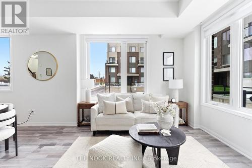 401 - 1460 Whites Road, Pickering (Woodlands), ON - Indoor Photo Showing Living Room