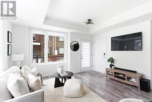 401 - 1460 Whites Road, Pickering (Woodlands), ON - Indoor Photo Showing Living Room