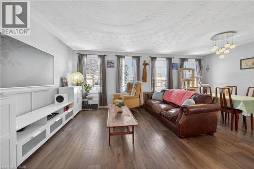327 Eaglewood Drive, Hamilton, ON - Indoor Photo Showing Living Room