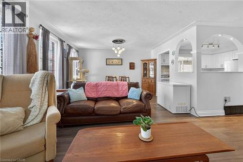 327 Eaglewood Drive, Hamilton, ON - Indoor Photo Showing Living Room
