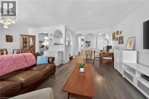 327 Eaglewood Drive, Hamilton, ON - Indoor Photo Showing Living Room