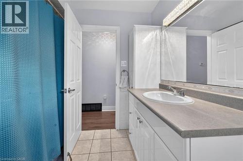 327 Eaglewood Drive, Hamilton, ON - Indoor Photo Showing Bathroom