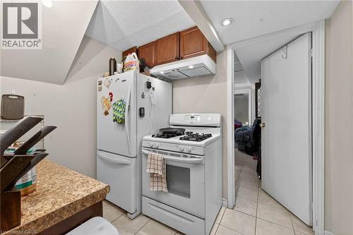 327 Eaglewood Drive, Hamilton, ON - Indoor Photo Showing Kitchen