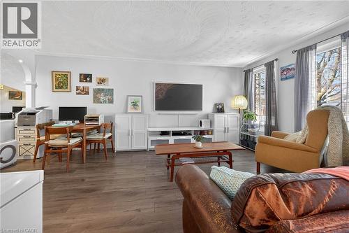 327 Eaglewood Drive, Hamilton, ON - Indoor Photo Showing Living Room