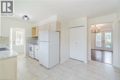 1093 Parthia Crescent, Mississauga, ON - Indoor Photo Showing Kitchen