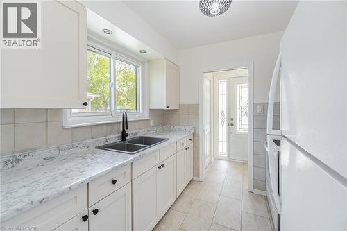 1093 Parthia Crescent, Mississauga, ON - Indoor Photo Showing Kitchen With Double Sink