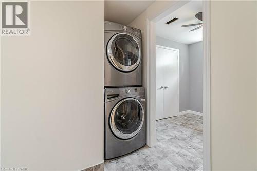 1093 Parthia Crescent, Mississauga, ON - Indoor Photo Showing Laundry Room