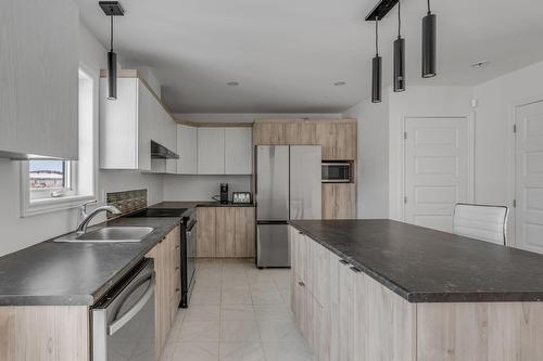 Cuisine - 35 Rue De La Tourbière, Sainte-Catherine-De-La-Jacques-Cartier, QC - Indoor Photo Showing Kitchen