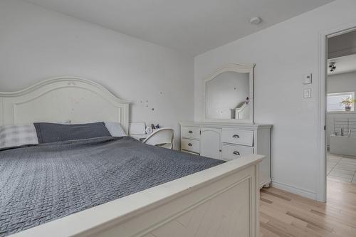 Chambre à coucher - 35 Rue De La Tourbière, Sainte-Catherine-De-La-Jacques-Cartier, QC - Indoor Photo Showing Bedroom