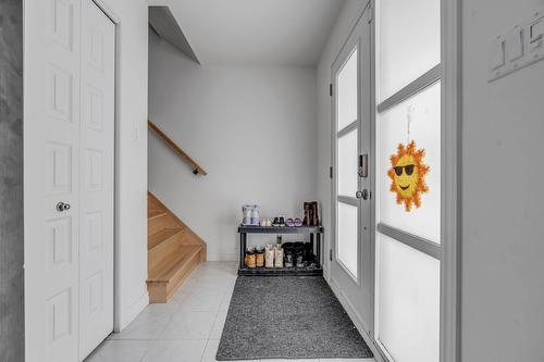 Hall d'entrée/Vestibule - 35 Rue De La Tourbière, Sainte-Catherine-De-La-Jacques-Cartier, QC - Indoor Photo Showing Other Room