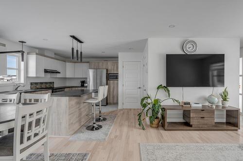 Vue d'ensemble - 35 Rue De La Tourbière, Sainte-Catherine-De-La-Jacques-Cartier, QC - Indoor Photo Showing Kitchen