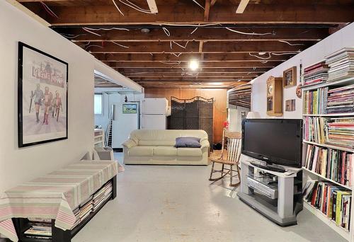Salle familiale - 958 Boul. Des Chutes, Québec (Beauport), QC - Indoor Photo Showing Basement