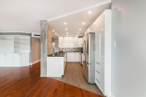 Cuisine - 301-30 Rue Berlioz, Montréal (Verdun/Île-Des-Soeurs), QC - Indoor Photo Showing Kitchen With Upgraded Kitchen