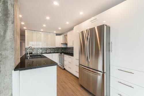 Cuisine - 301-30 Rue Berlioz, Montréal (Verdun/Île-Des-Soeurs), QC - Indoor Photo Showing Kitchen With Upgraded Kitchen