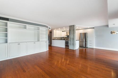 Salon - 301-30 Rue Berlioz, Montréal (Verdun/Île-Des-Soeurs), QC - Indoor