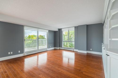 Salon - 301-30 Rue Berlioz, Montréal (Verdun/Île-Des-Soeurs), QC - Indoor Photo Showing Other Room