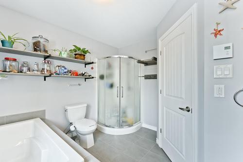 Bathroom - 168 Rue Des Érables, Eastman, QC - Indoor Photo Showing Bathroom