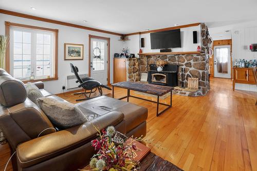 Salon - 425 Rue Voligny, Saint-Thomas, QC - Indoor Photo Showing Living Room With Fireplace