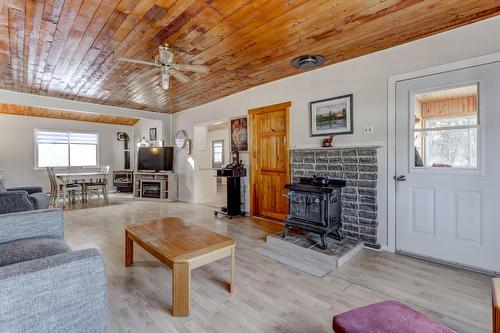 Living room - 302 Route Du Lac-Rond S., Montcalm, QC - Indoor Photo Showing Living Room With Fireplace