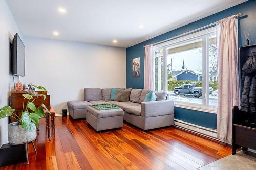 Salon - 336 Rue Jeanne-Robert, Saint-Jean-Sur-Richelieu, QC - Indoor Photo Showing Living Room
