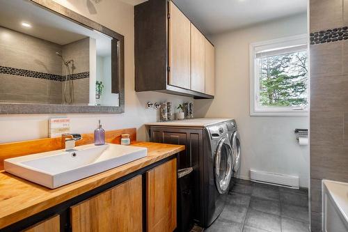 Salle de bains - 336 Rue Jeanne-Robert, Saint-Jean-Sur-Richelieu, QC - Indoor Photo Showing Laundry Room