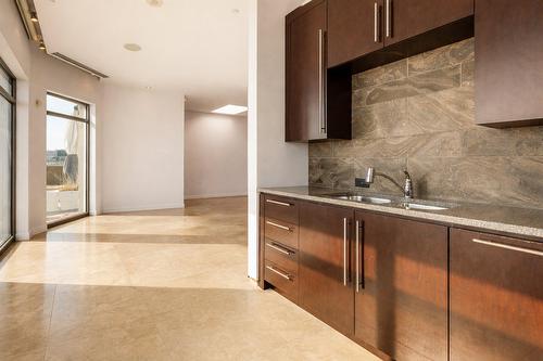 Coin-repas - Ph2-2-300 Av. Des Sommets, Montréal (Verdun/Île-Des-Soeurs), QC - Indoor Photo Showing Kitchen With Double Sink