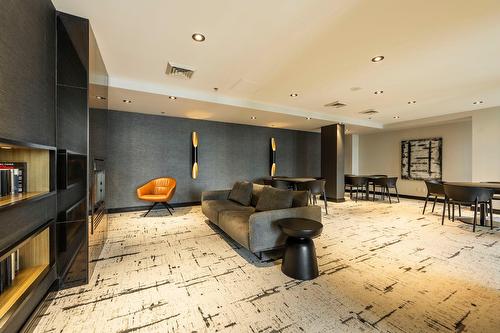 Bibliothèque - Ph2-2-300 Av. Des Sommets, Montréal (Verdun/Île-Des-Soeurs), QC - Indoor Photo Showing Other Room