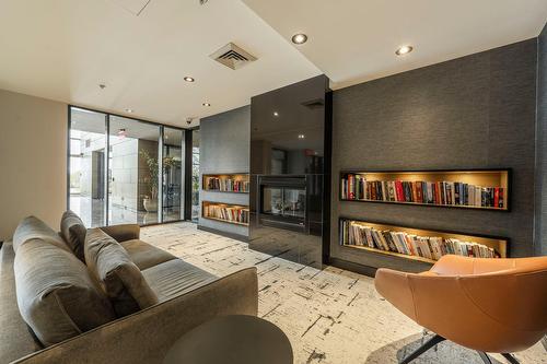 Bibliothèque - Ph2-2-300 Av. Des Sommets, Montréal (Verdun/Île-Des-Soeurs), QC - Indoor With Fireplace