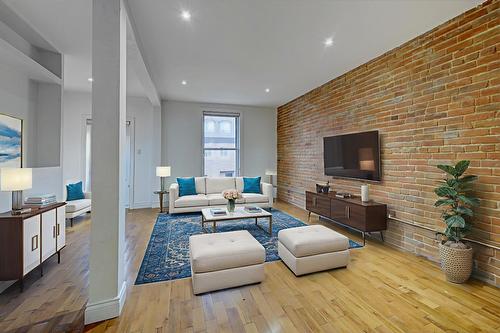 Salon - 1836 Boul. De Maisonneuve E., Montréal (Ville-Marie), QC - Indoor Photo Showing Living Room