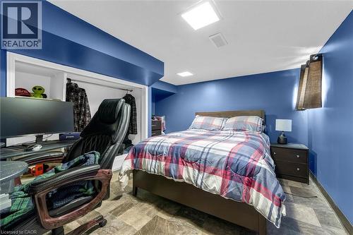 121 Edgemont Street N, Hamilton, ON - Indoor Photo Showing Bedroom