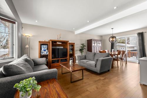 Salon - 7940 Rue Bourdaloue, Laval (Auteuil), QC - Indoor Photo Showing Living Room
