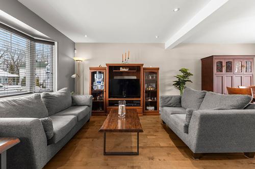 Salon - 7940 Rue Bourdaloue, Laval (Auteuil), QC - Indoor Photo Showing Living Room