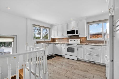 Cuisine - 5620 Rue André, Montréal (Pierrefonds-Roxboro), QC - Indoor Photo Showing Kitchen
