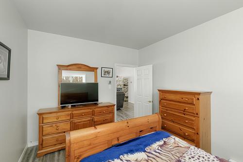 Logement - 861  - 865 Rue Des Pinsons, Sainte-Adèle, QC - Indoor Photo Showing Bedroom