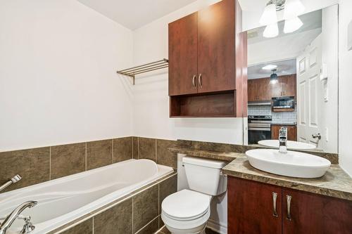Salle de bains - 5-7390 Av. Léonard-De Vinci, Montréal (Villeray/Saint-Michel/Parc-Extension), QC - Indoor Photo Showing Bathroom