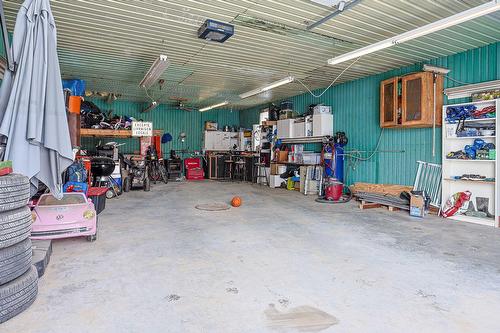 Garage - 1641 Rue Principale, Saint-Étienne-Des-Grès, QC - Indoor Photo Showing Garage