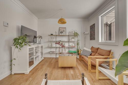 Salon - 4115 Rue François-Boulet, Québec (Sainte-Foy/Sillery/Cap-Rouge), QC 