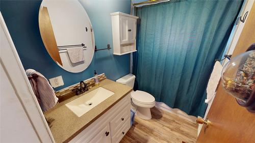 1044 19Th Avenue, Cranbrook, BC - Indoor Photo Showing Bathroom