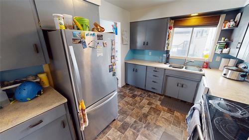 1044 19Th Avenue, Cranbrook, BC - Indoor Photo Showing Laundry Room