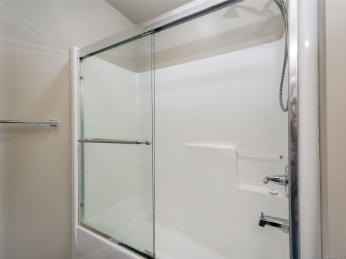 404-611 Brookside Rd, Colwood, BC - Indoor Photo Showing Bathroom