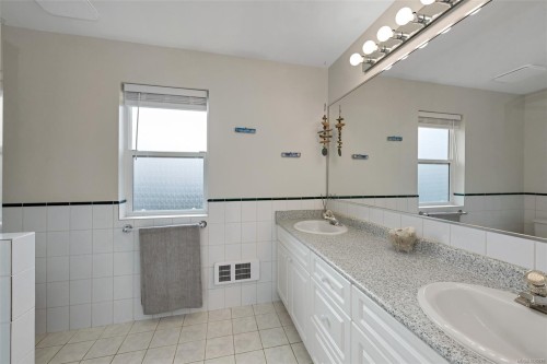 1585 Eton Rd, Comox, BC 