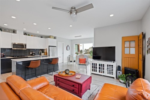 301-1311 Lakepoint Way, Langford, BC - Indoor