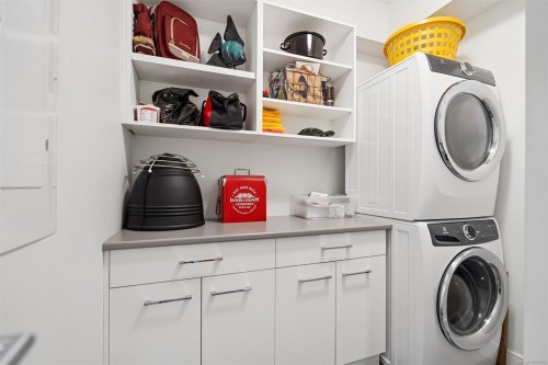 301-1311 Lakepoint Way, Langford, BC - Indoor Photo Showing Laundry Room
