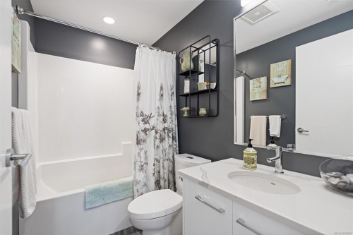 301-1311 Lakepoint Way, Langford, BC - Indoor Photo Showing Bathroom
