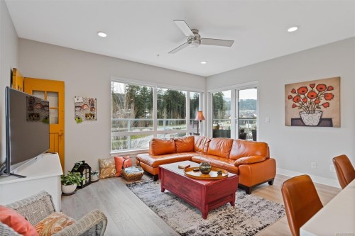 301-1311 Lakepoint Way, Langford, BC - Indoor Photo Showing Living Room